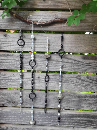 Sonnenfänger Weiß-Schwarz, mit Silberkugeln und schwarzen Ringen