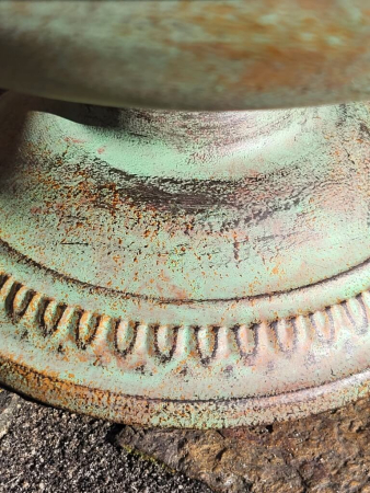 Preview: Shabby Chic Vogeltränke auf Fuß, grün-braun