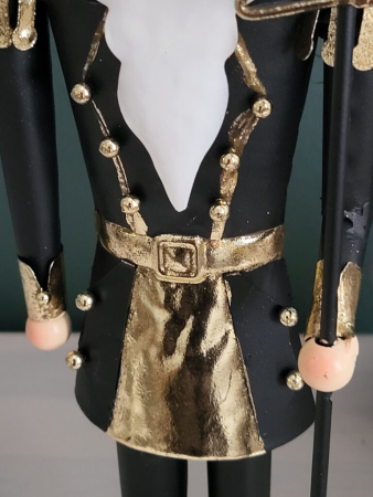 Preview: Weihnachtlicher Wachmann mit Tannenbaumstab, schwarz-gold