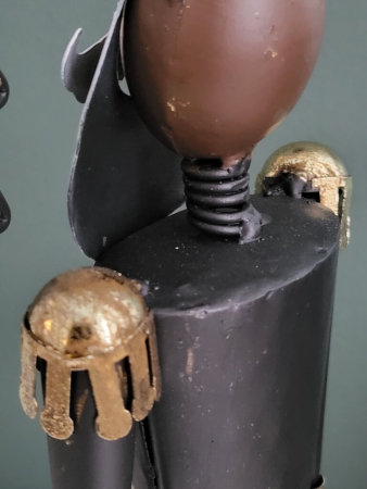 Weihnachtlicher Wachmann mit Tannenbaumstab, schwarz-gold