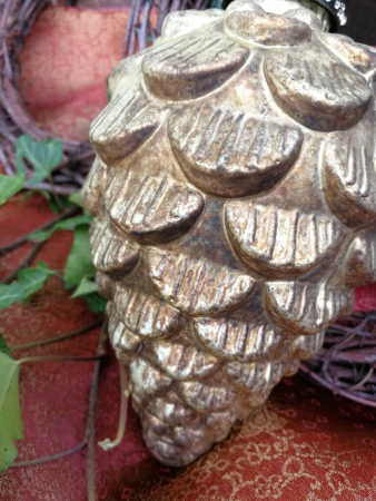 Preview: Christbaumkugel Zapfen Fyrre mit Hirsch, antikgold matt