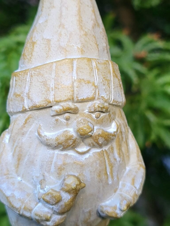 Weihnachtswichtel mit Vogel links, natur, Polyresin