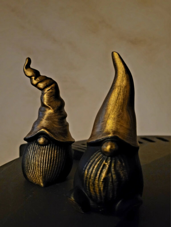 Kunststoff Wichtel Frederikson , schwarz-gold