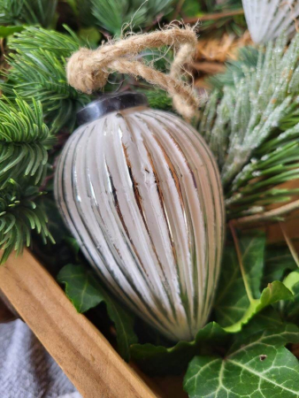 Weihnachtskugel Zapfen weiß-silber, klein