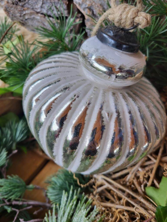 Preview: Weihnachtskugel Zapfen weiß-silber, groß
