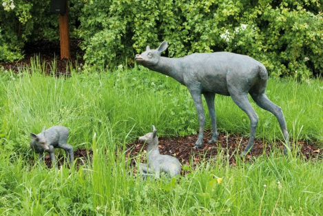 Preview: Bronzeskulptur Rehkitz stehend Preview: Bronzeskulpturen Rehwild
