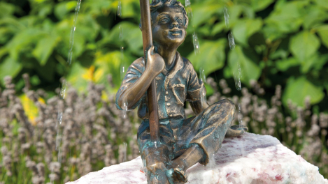 Preview: Bronzeskulptur Flo mit Schirm