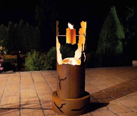 Brunnen Rissdekor aus Edelrost