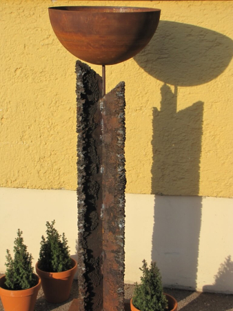 Edelrost Dekosäule geschmolzener Stahl mit Schale