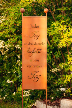 Edelrost Gartenschild Ein Tag ohne Lächeln