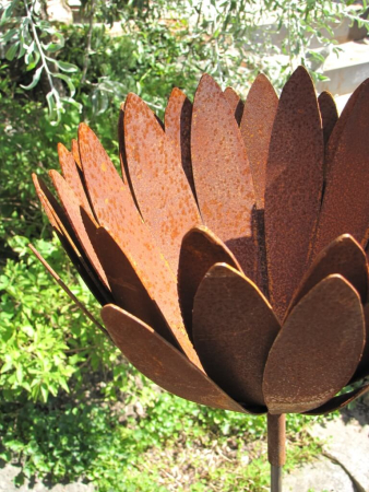 Preview: Edelrost Gartenstecker Chrysantheme 40 cm