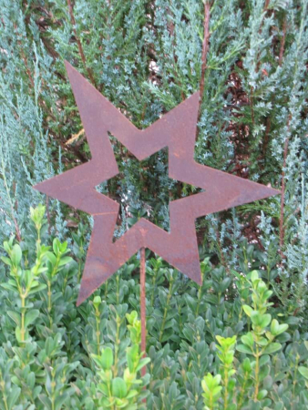 Gartenstecker Stern asymmetrisch offen aus Edelrost, groß