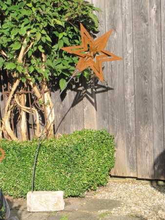 HSM weihnachtlicher stimmungsvoller Garten-Stecker Stern am Stab Dekostern Weihnachtsstern Metall rot mit weißen Punkten antikfinish Shabby Preis für 2 Stück