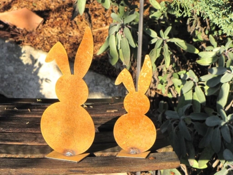 Edelrost Hase von hinten 15 cm