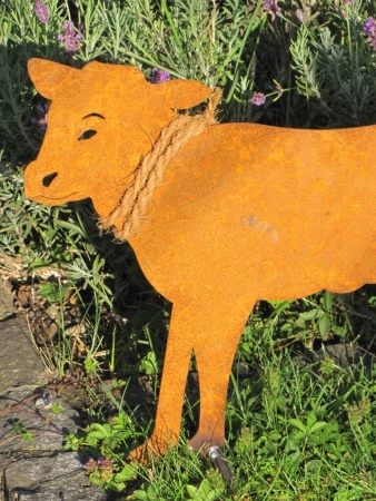 Edelrost Kalb auf Querstange
