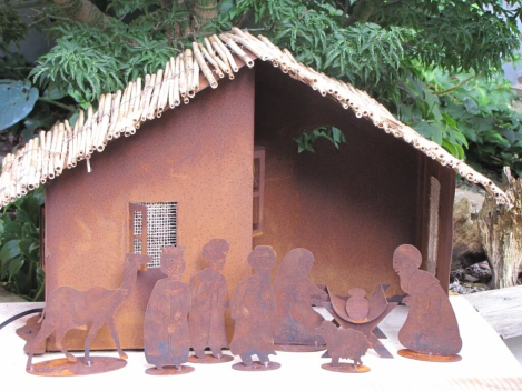 Edelrost Krippe mit 8 Krippenfiguren