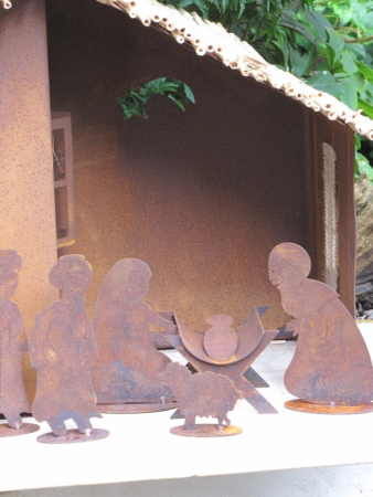 Edelrost Krippe mit 8 Krippenfiguren