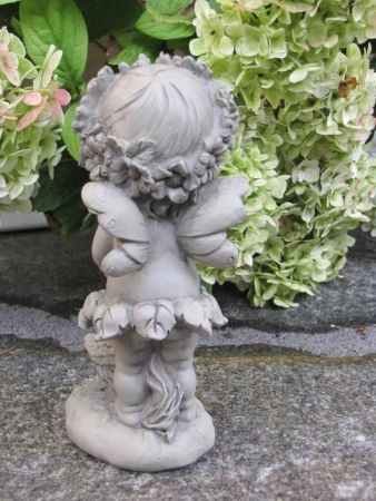Elfe Lalula mit Gans aus Resin