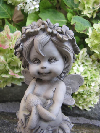 Elfe Lalula mit Hase aus Resin