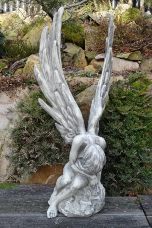 Engel Athene aus Steinguss