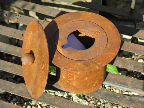 Feuertopf Metall mit Edelrost