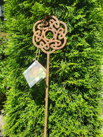Edelrost Gusseisen Gartenstecker keltisches Rad des Glücks