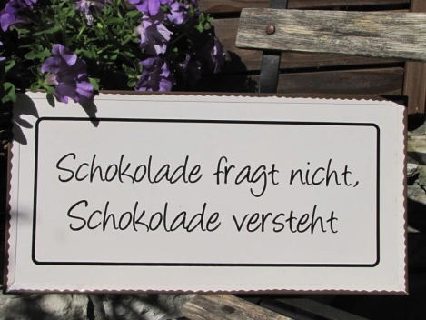 Shabby Chic Metallspruchschild Schokolade versteht