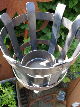 rustikale Gartenfackel aus Metall inkl. Metallstab