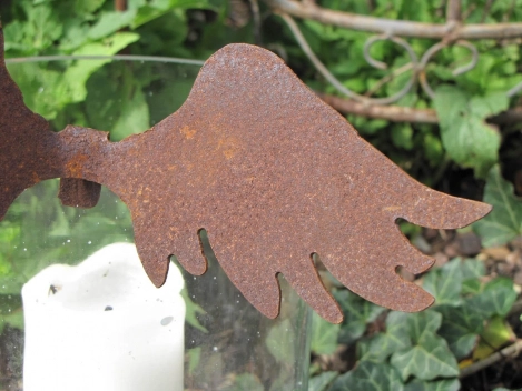 strubbelige Engelsflügel aus Rost