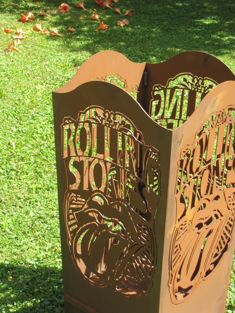 Edelrost Feuerkörbe und Gartenfackeln