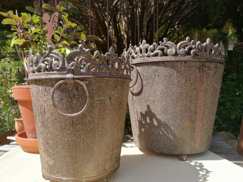 Romantischer Pflanzkübel aus Metall, Vintage Angels Garden