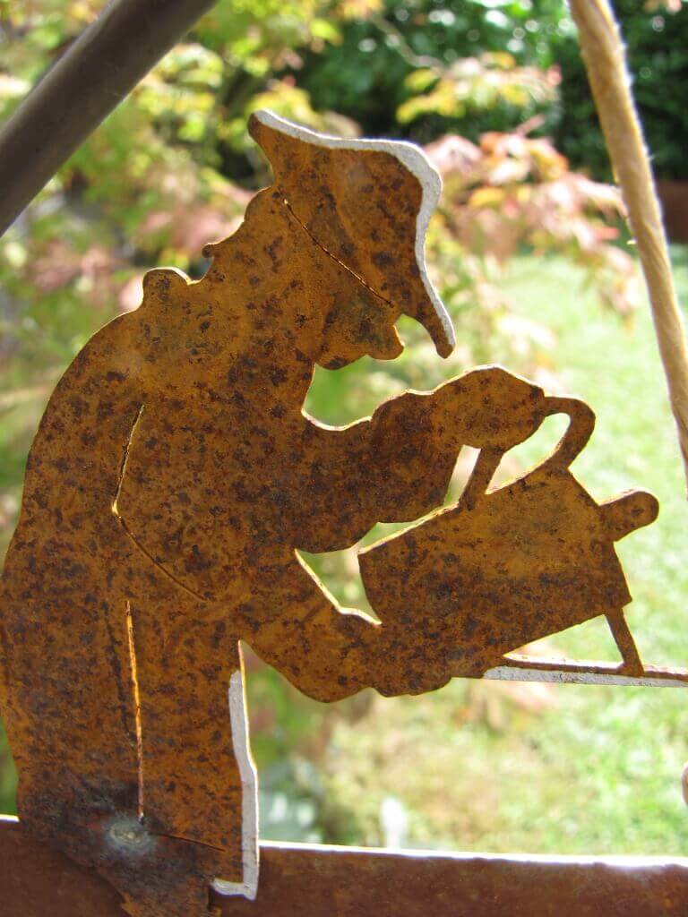 Edelrost Schild mit Gärtner "Bin im Garten" - Angels ...