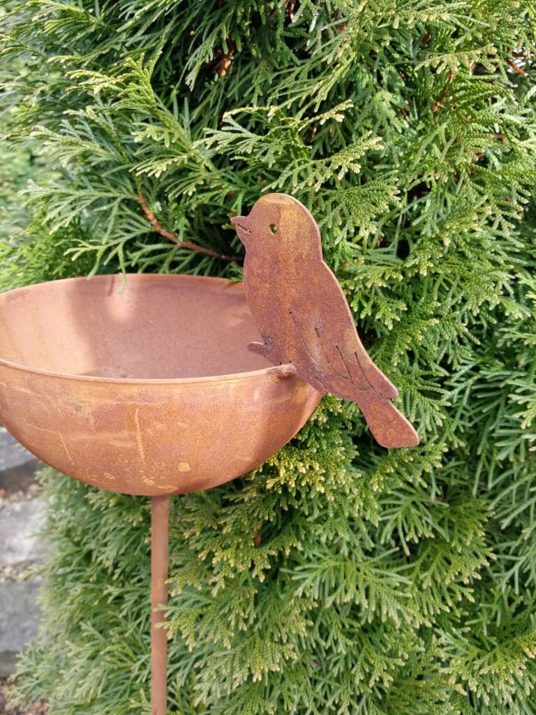 Edelrost Vogeltränke am Stab Angels Garden
