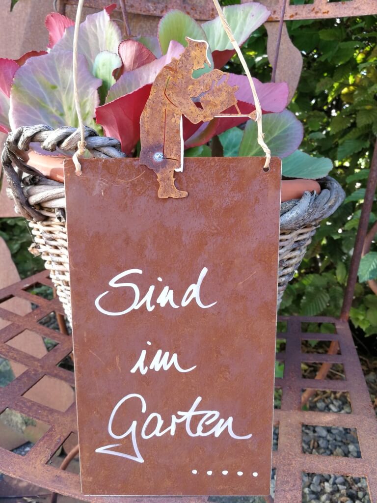Edelrost Schild mit einem Gärtner "Sind im Garten" Angels Garden