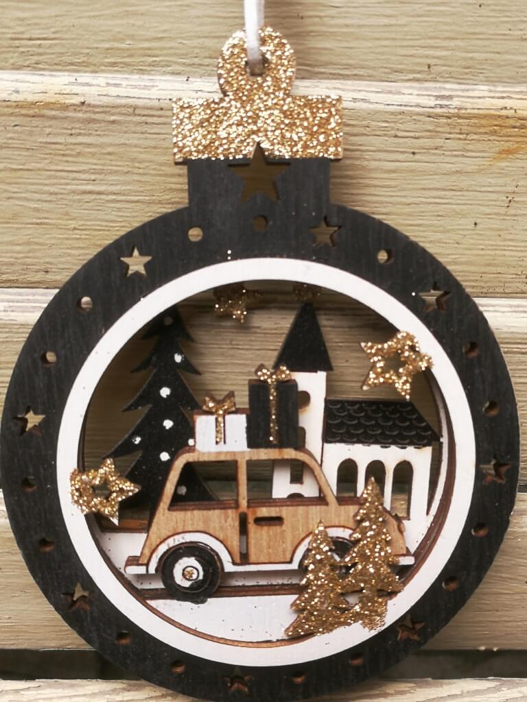 https://www.angels-garden-dekoshop.de/images/product_images/original_images/Holzhaenger_Winterland_Auto-Geschenke_3.jpg