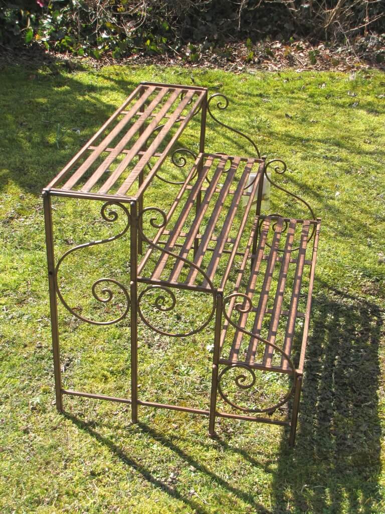 Blumentreppe aus Metall in Rostoptik Angels Garden