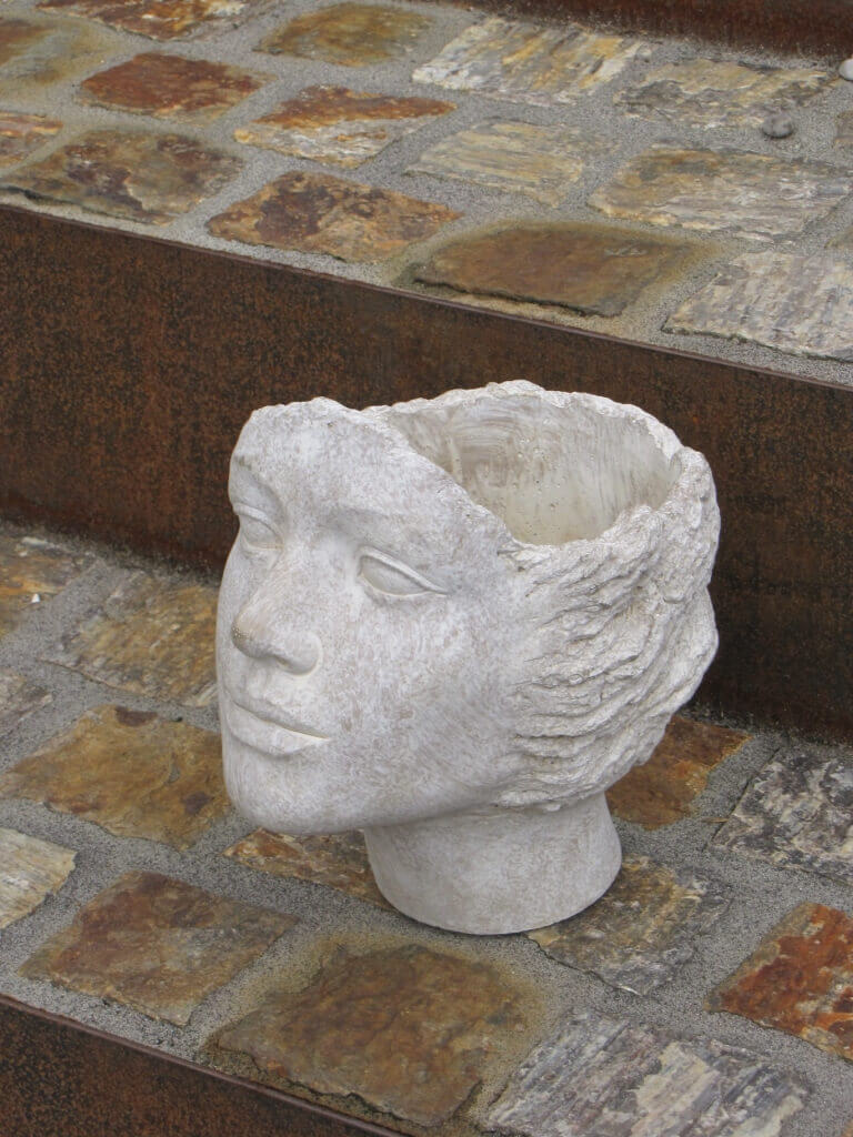 Pflanztopf mit Gesicht aus Zement - Angels Garden Dekoshop