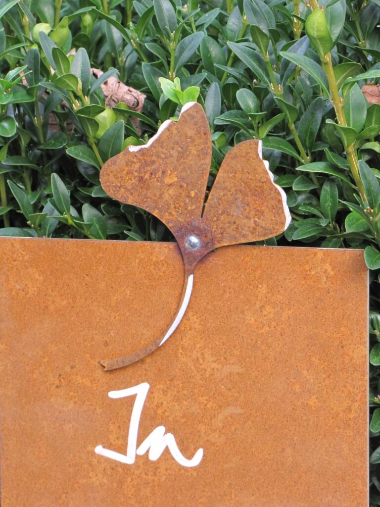 Edelrost Schild Mit Ginkgo Am Stab In Stillem Gedenken Angels Garden Dekoshop
