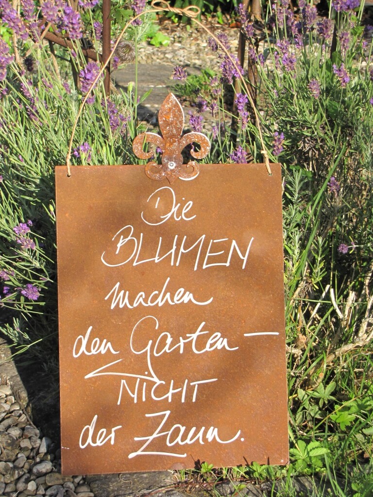 Edelrost Schild mit Lilie "Blumen machen den Garten