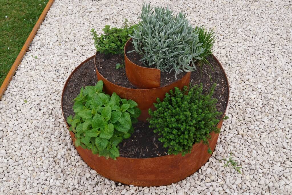 edle Kräuterschnecke aus Edelrost Angels Garden