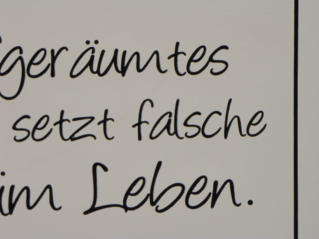 Shabby Chic Metallspruchschild "falsche Prioritäten" Angels Garden