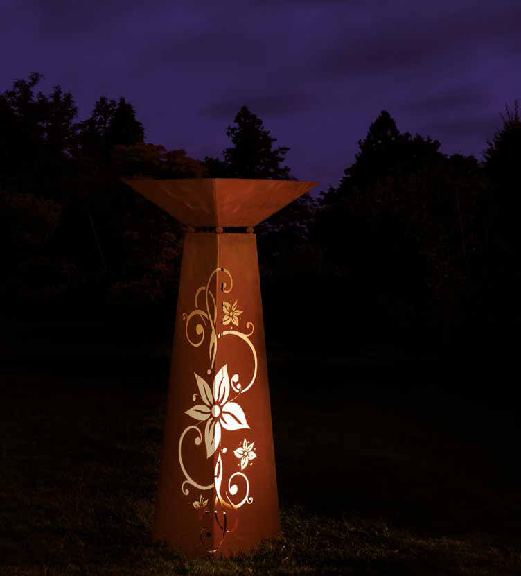 Rostsäule mit filigranem Blütenmuster in zwei Größen ...