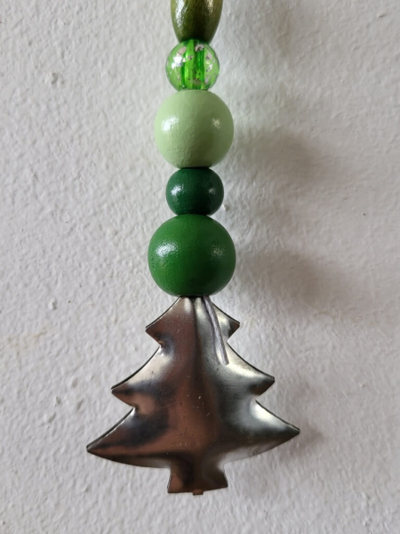 Weihnachtshänger Grün, mit silbernem Baum