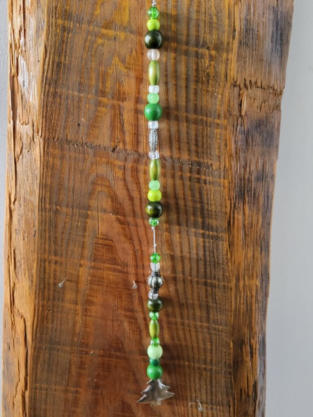 Weihnachtshänger Grün, mit silbernem Baum