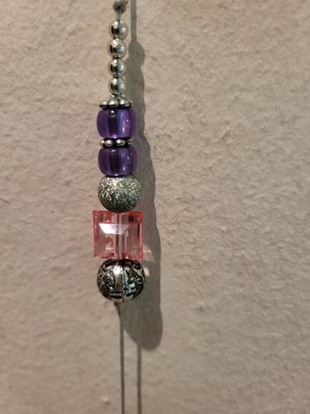 Weihnachtshänger Violett-Silber mit Kugel und Roststernen
