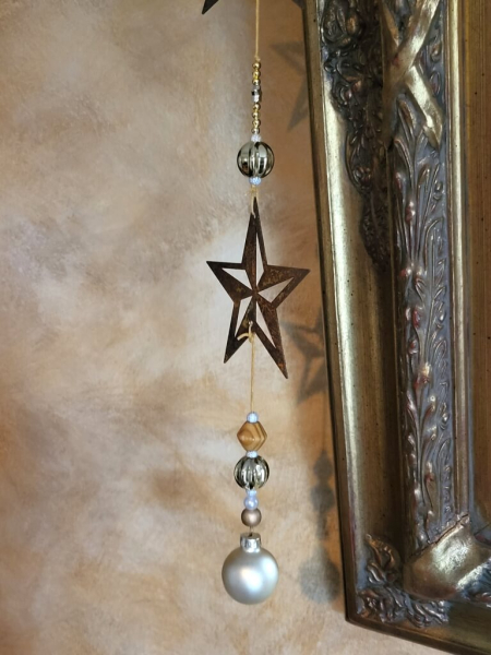 Weihnachtshänger Gold, mit Kugel und Roststernen