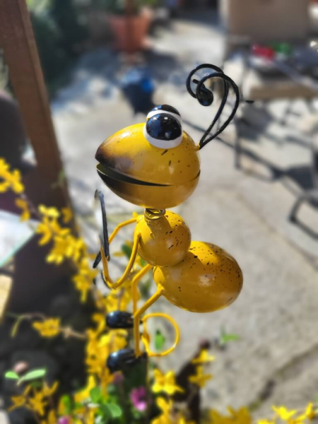 Gartenstecker Ameise mit Schaufel, gelb