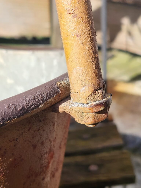 Pflanzwanne mit Wasserhahn, braun rustikal