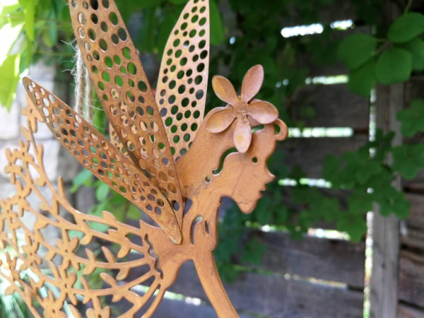 Blütenelfe Siraya, fliegen, zum Hängen, Edelrostoptik