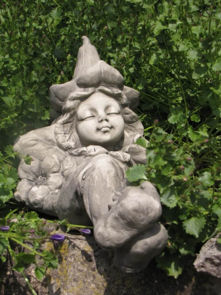 Blumenkind Stechapfel liegend aus Resin